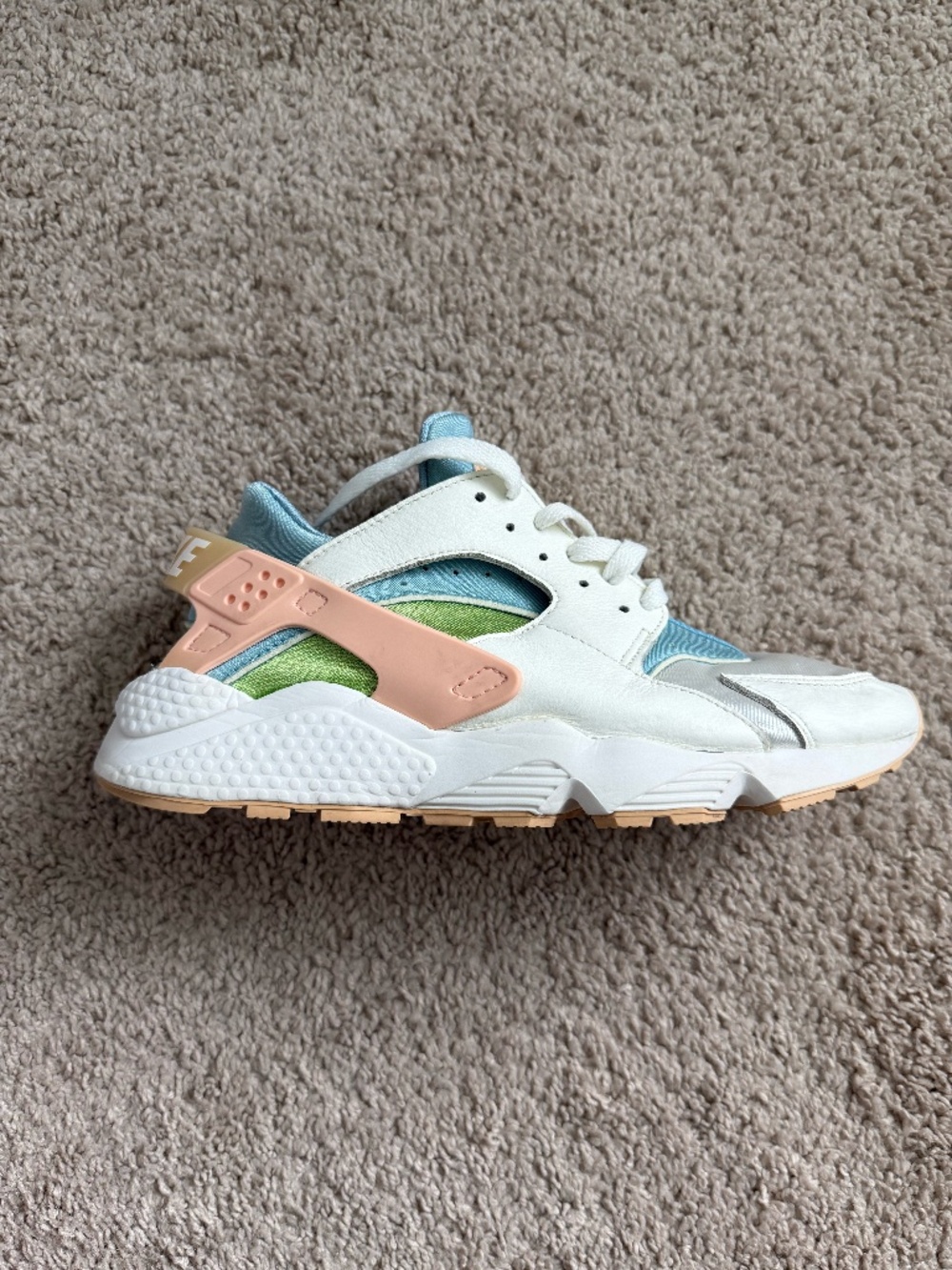 Nike Air Huarache Sun Club Sail Light Madder Root DQ0117-100 Women's Size 10